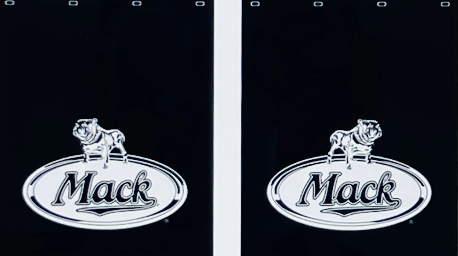 MUD FLAP WITH LOGO MACK - Image 4